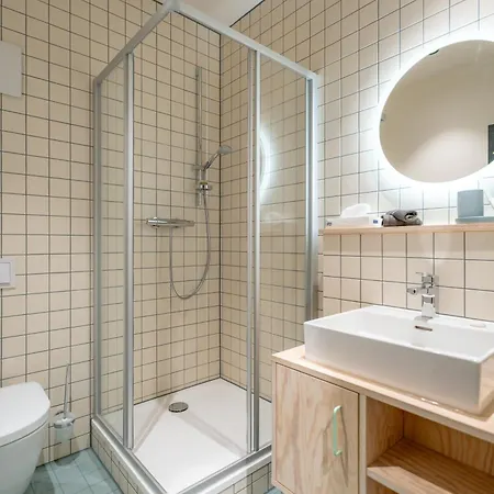 Fabrik Hotel *