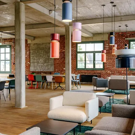 Fabrik Hotel *