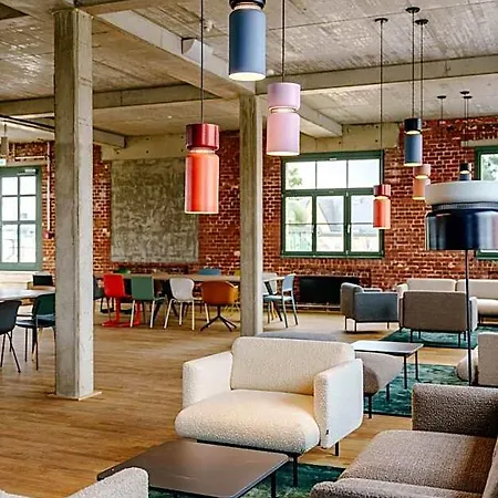 Fabrik Hotel *